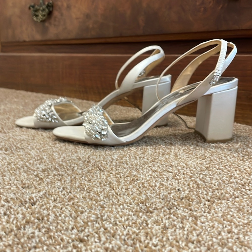 Gently used Badgley Mischka thick heels- champagne sized 10.